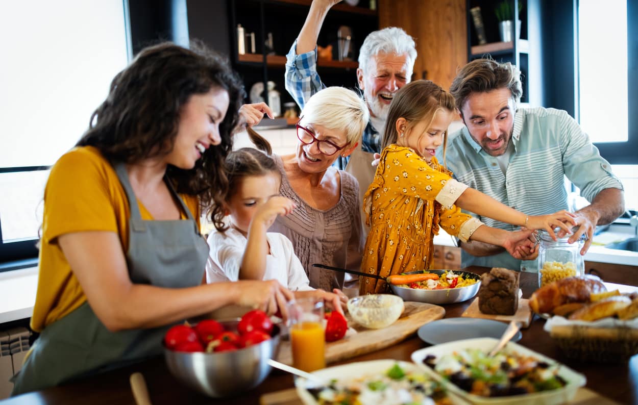 Family-Cooking_AdobeStock_429040621